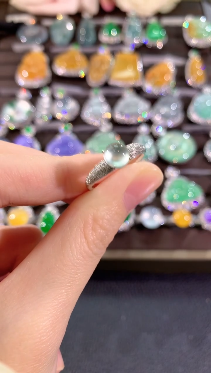 18K金镶嵌戒指翡翠冬日珠宝E4