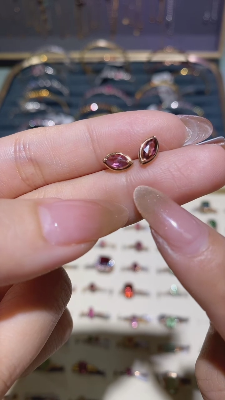 【闪购商品】碧玺耳饰18K金镶嵌耳钉