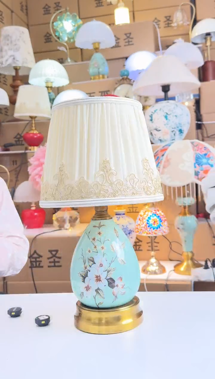 圆形款玉兰花换成布艺灯罩