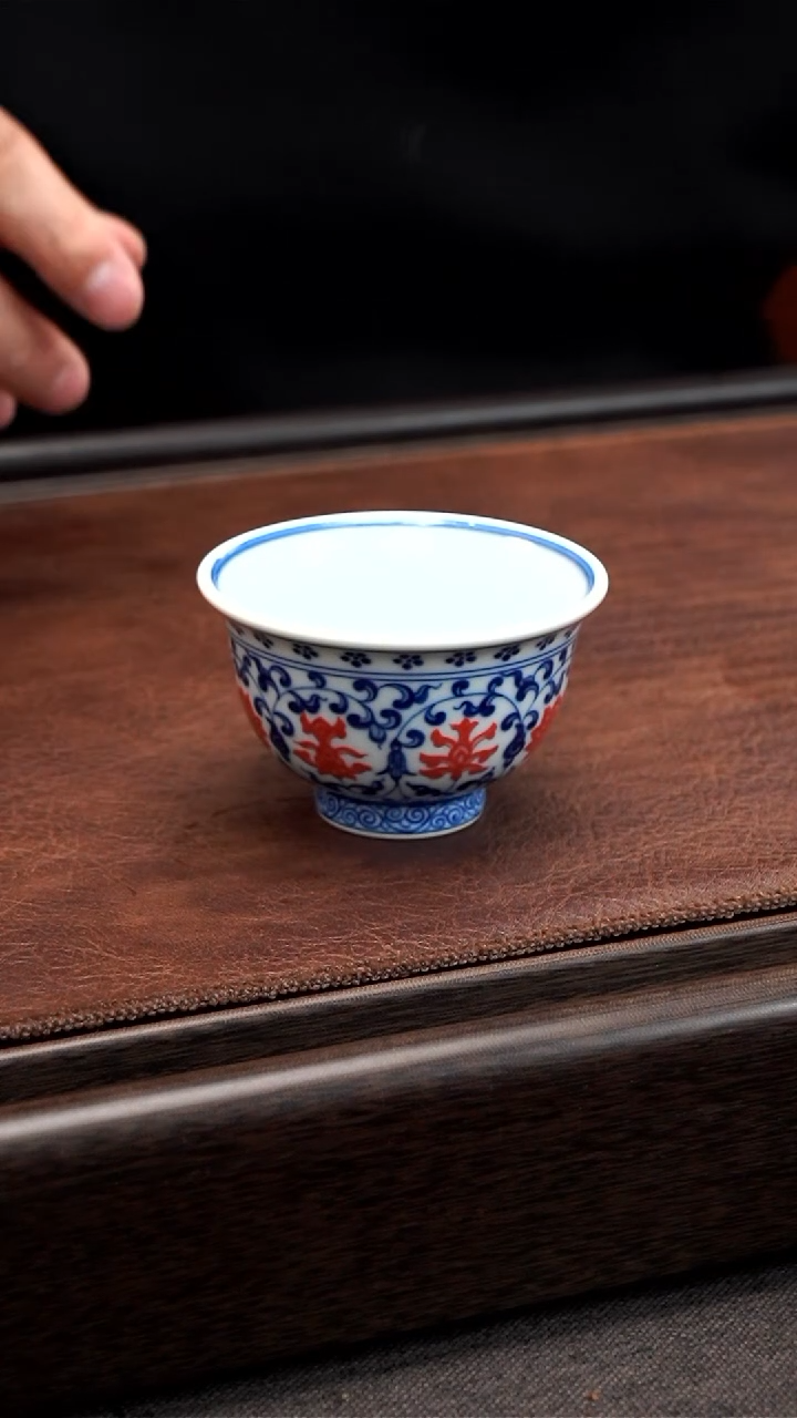 【闪购商品】青花瓷 釉下红 压手杯 手工手绘