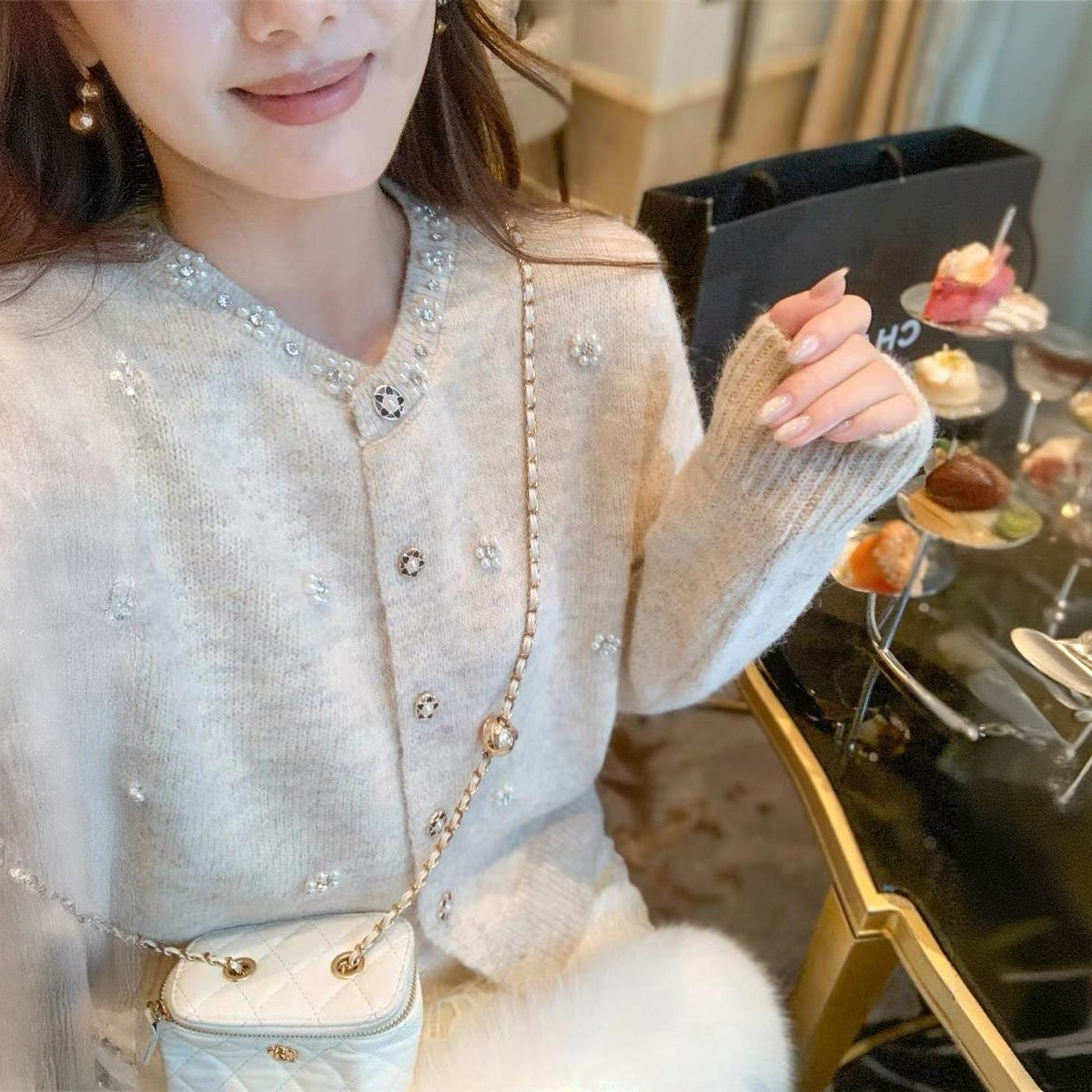 2026秋冬韩系温柔千金风上衣纯色长袖针织开衫圆领珍珠毛衣外套女
