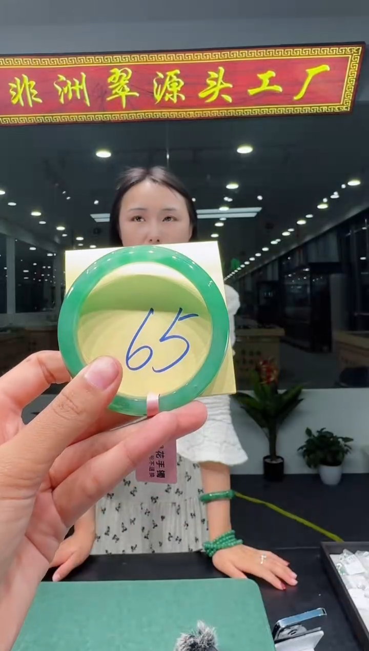 【闪购商品】石英质玉手镯未镶嵌天然A货 非洲翠 手镯（单品）