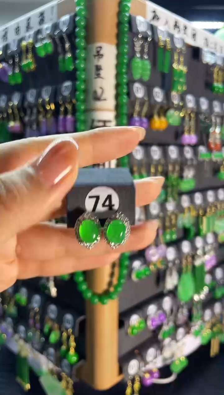 【闪购商品】翡翠耳饰银S925镶嵌74...
