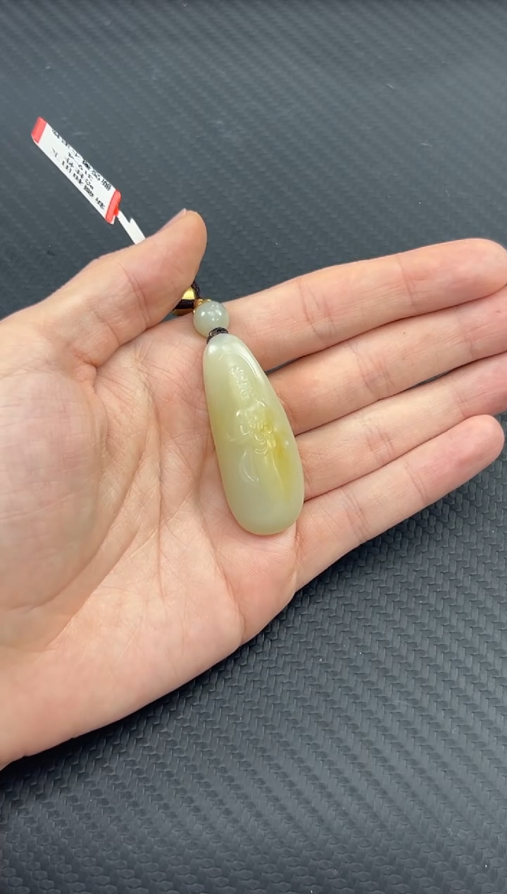 【闪购商品】和田玉吊坠(赠链)未镶嵌黑山微色差吊坠