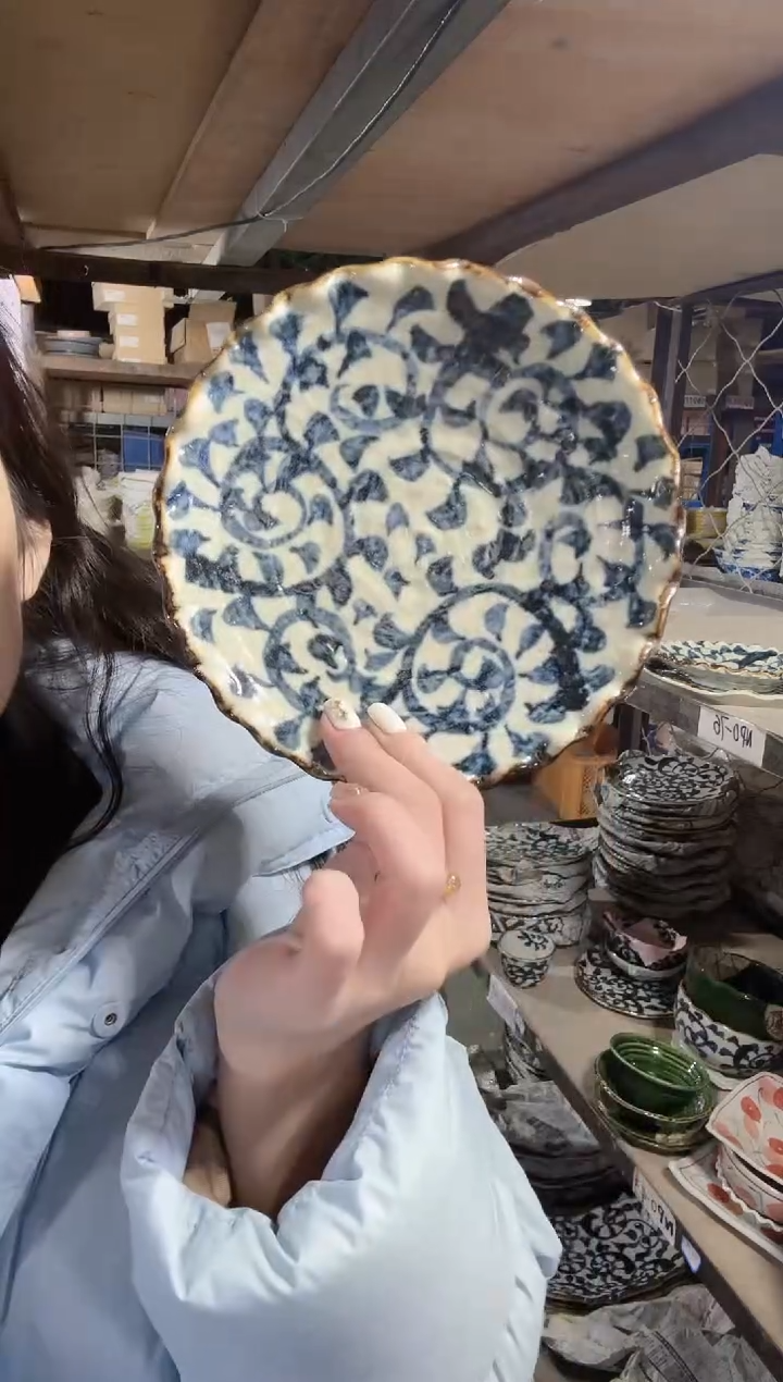 陶瓷手绘唐草波浪边圆形平盘16.5cm