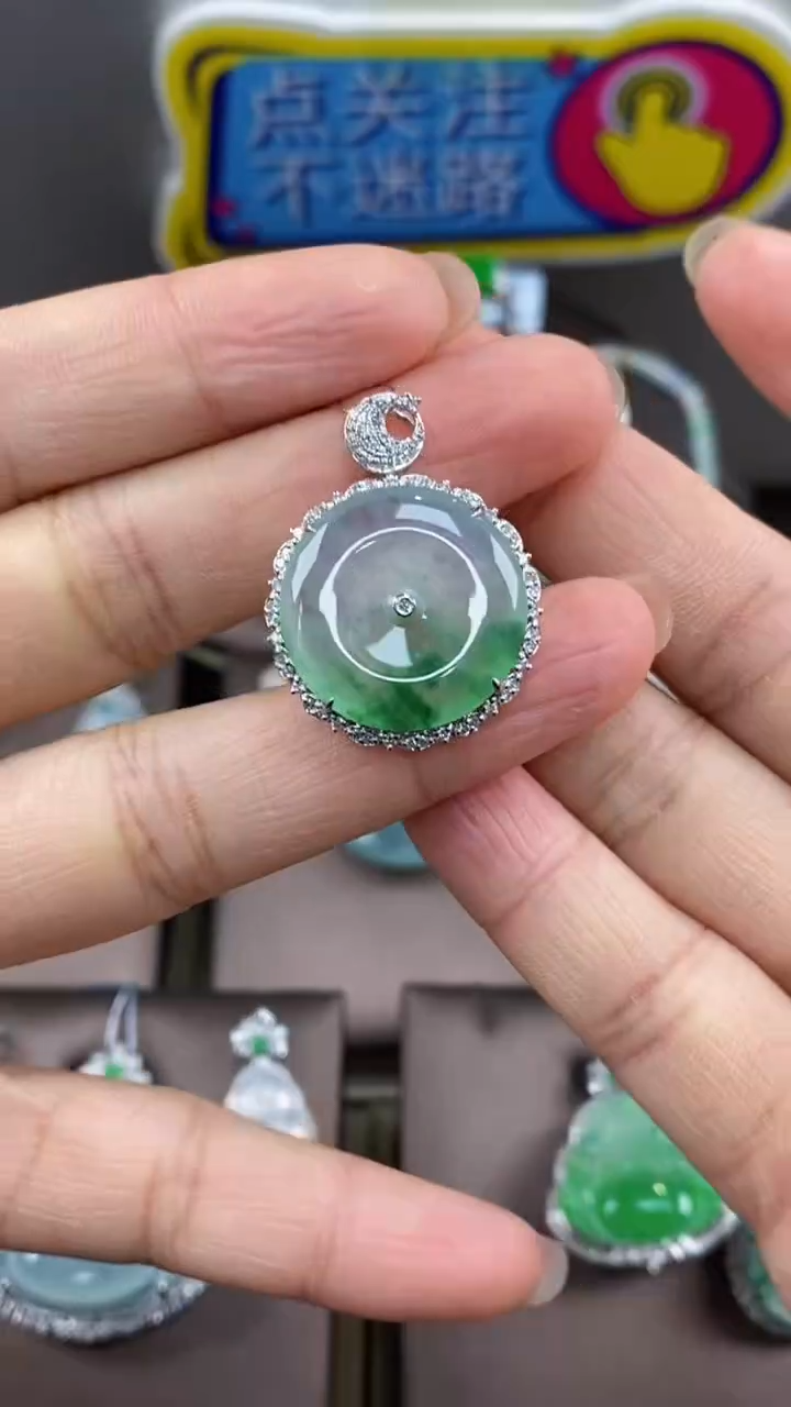 【闪购商品】翡翠吊坠(不含链)18K金镶嵌翡翠包镶平安扣