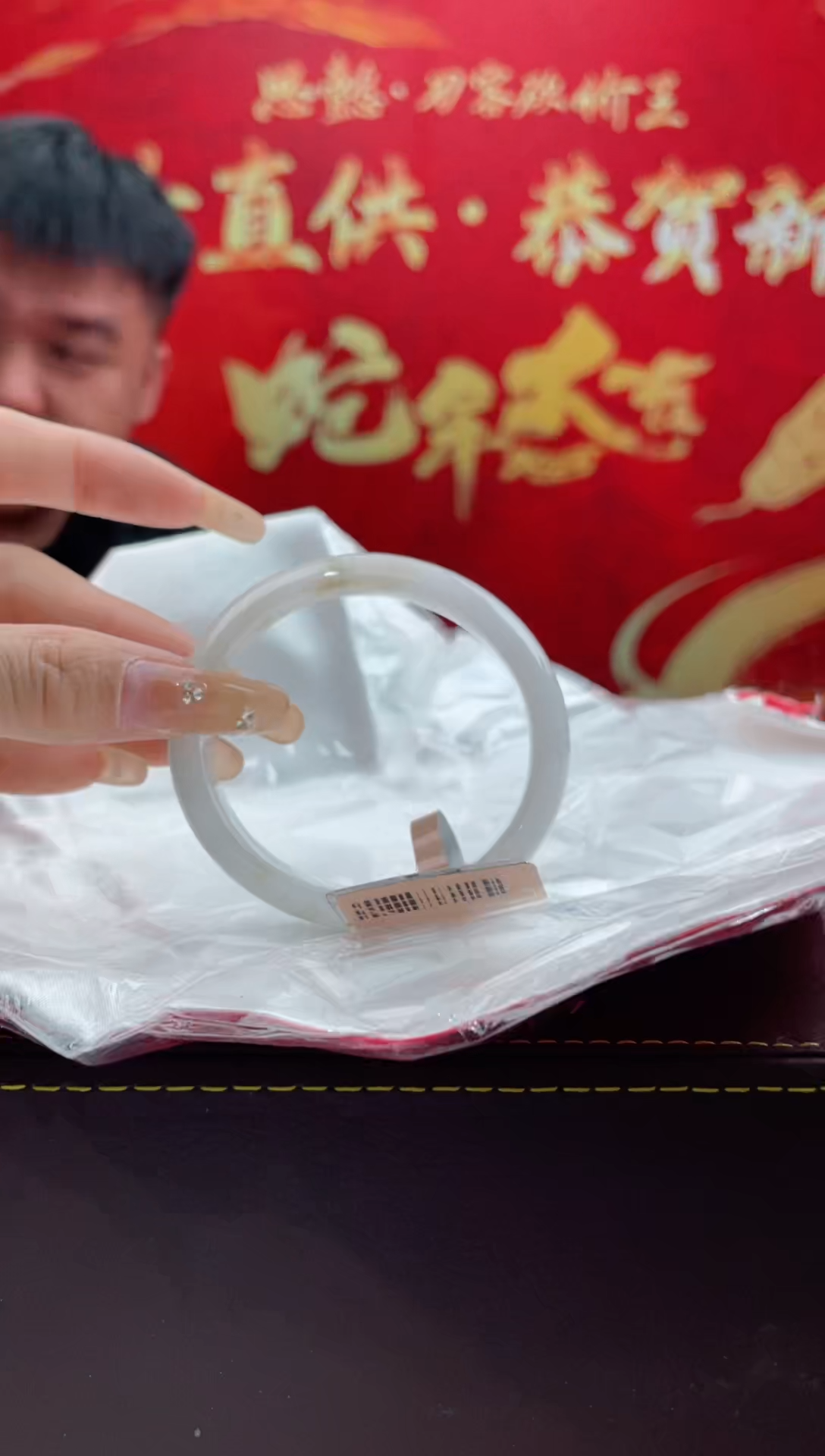 【闪购商品】翡翠手镯未镶嵌17翡翠手镯（微瑕）