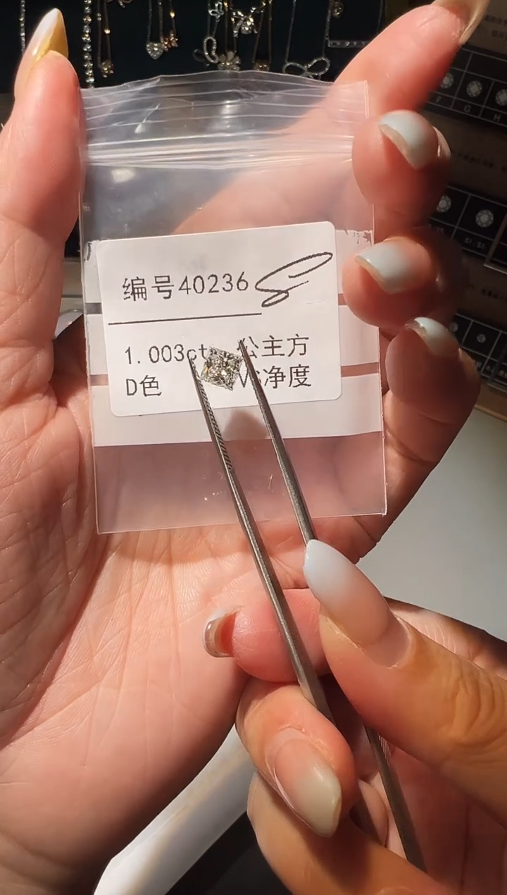 【闪购商品】实验室培育钻石颈饰18K金镶嵌编号40236 1.003ct公主方