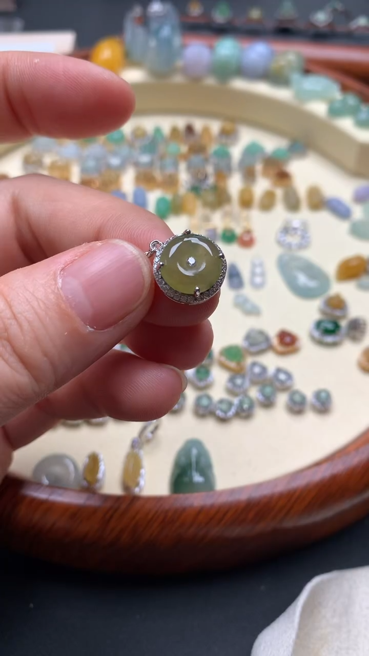 【闪购商品】翡翠耳饰银S925镶嵌翡翠平安扣