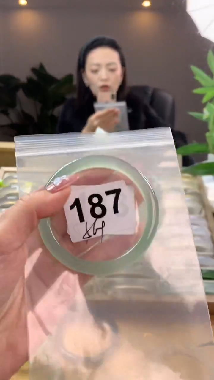 【闪购商品】玛瑙/玉髓手镯未镶嵌187微瑕