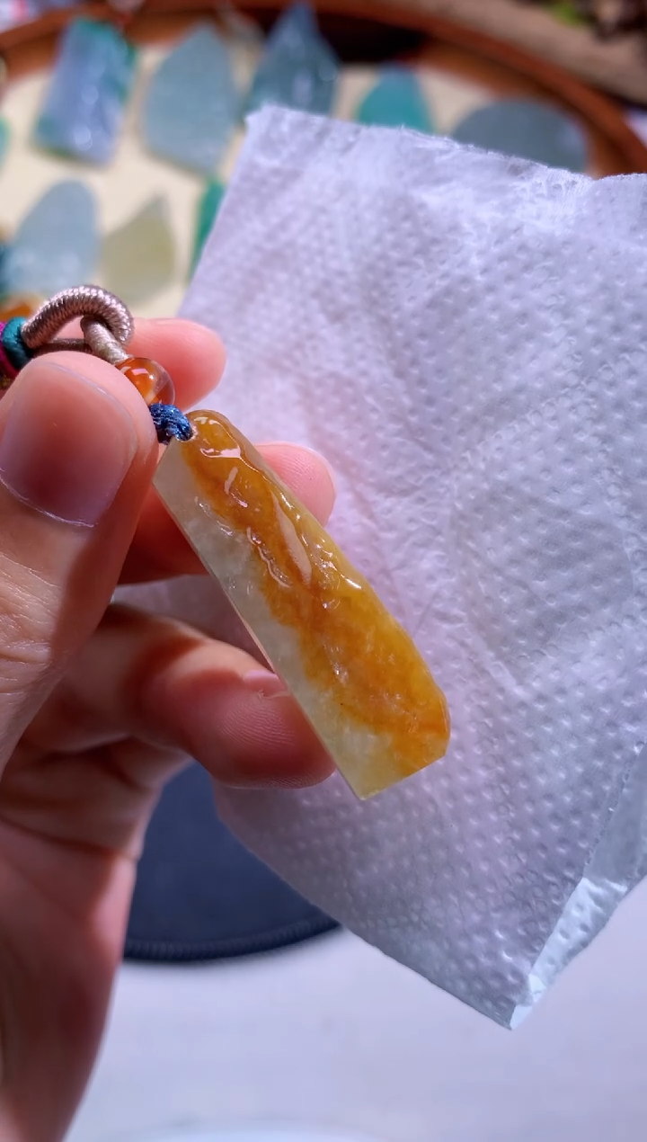 颈饰未镶嵌翡翠        