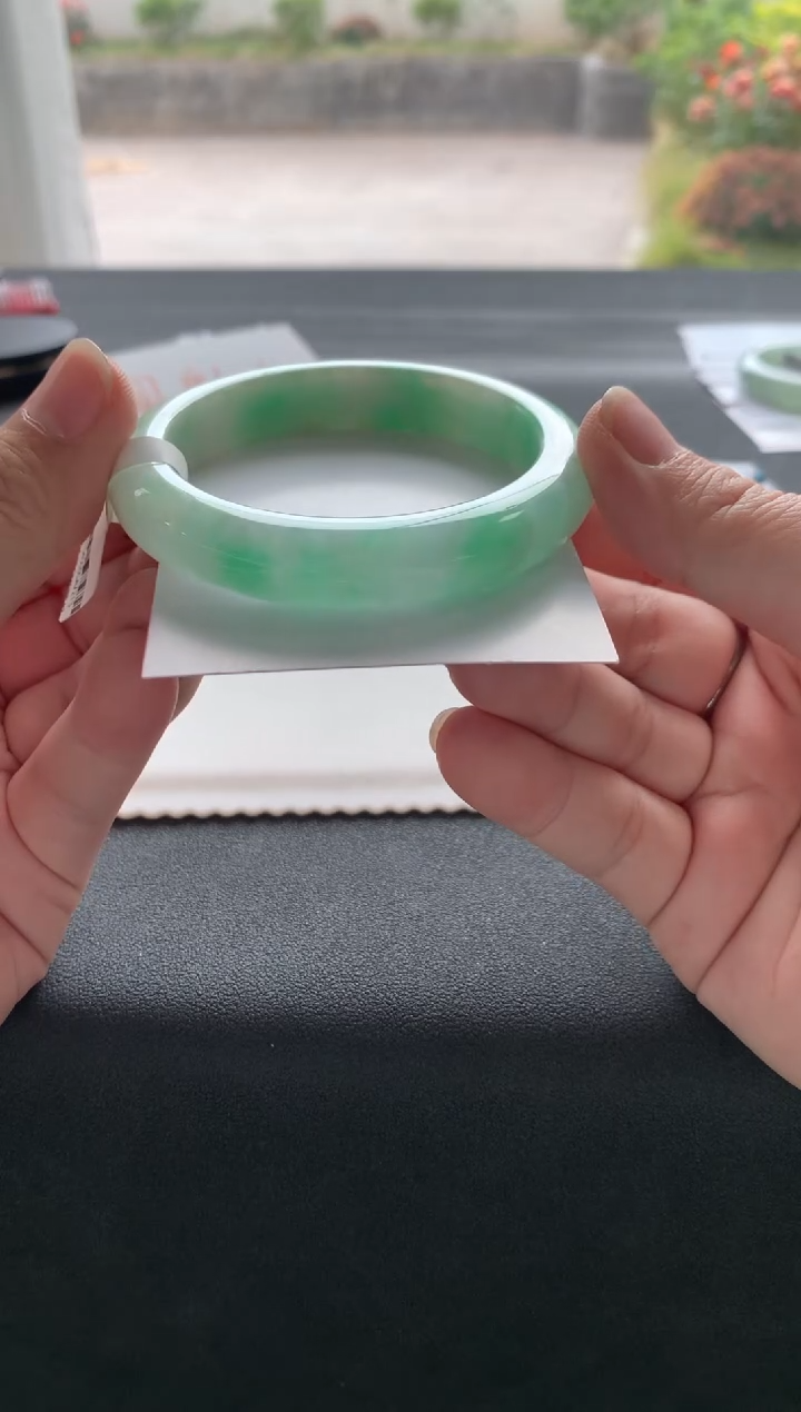 【闪购商品】翡翠手镯未镶嵌55.4正圈买断A7213