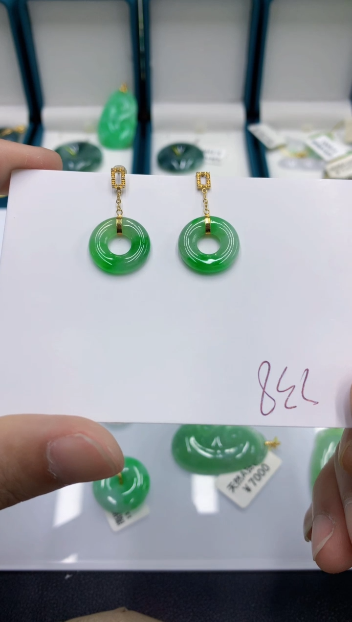 颈饰18K金镶嵌翡翠安*蕾翡翠