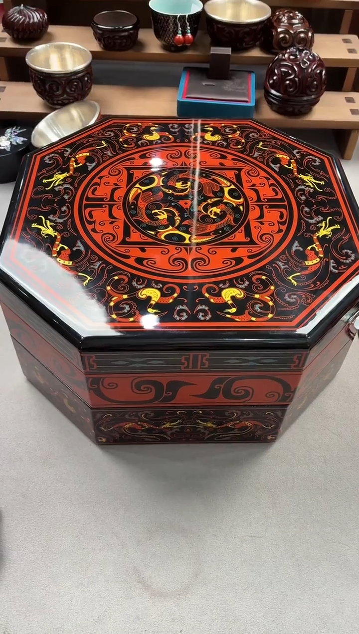 扶*扬州漆器厂手绘黑底龙凤汉纹果盒