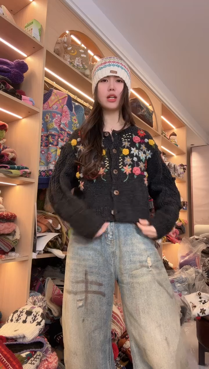 羊毛短版立体花毛衣