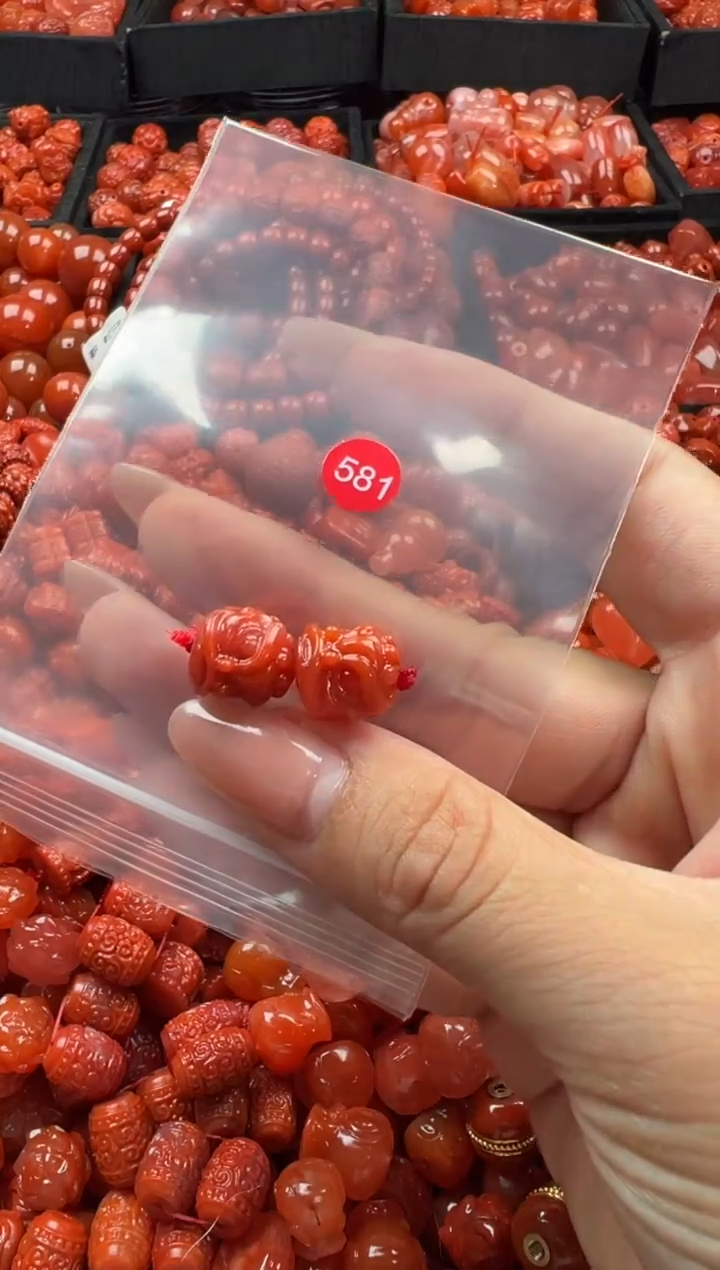 南红玛瑙未镶嵌颈饰1