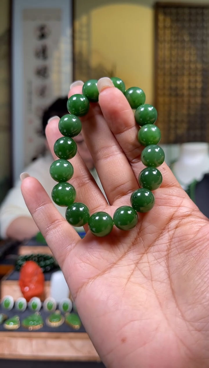 颈饰未镶嵌和田玉±12mm辣阳绿单圈手串多样性发一