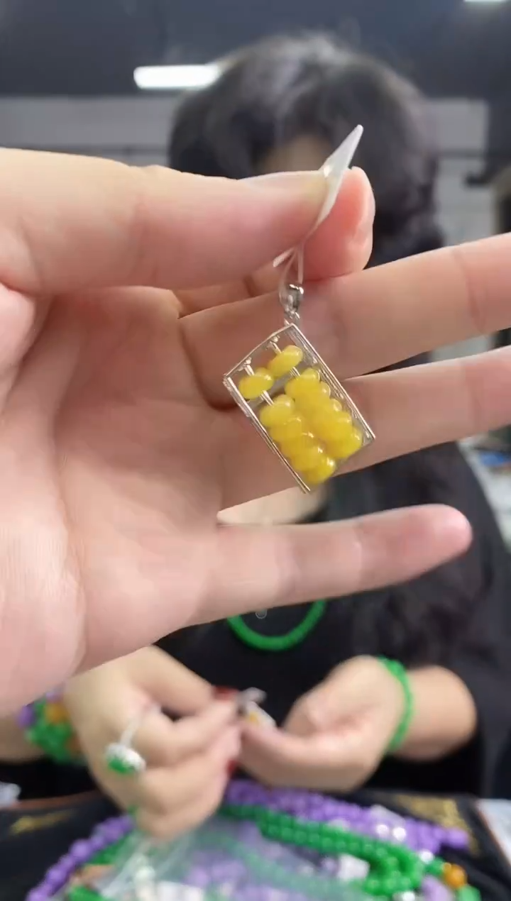 翡翠未镶嵌颈饰多样性发其一颜色微差