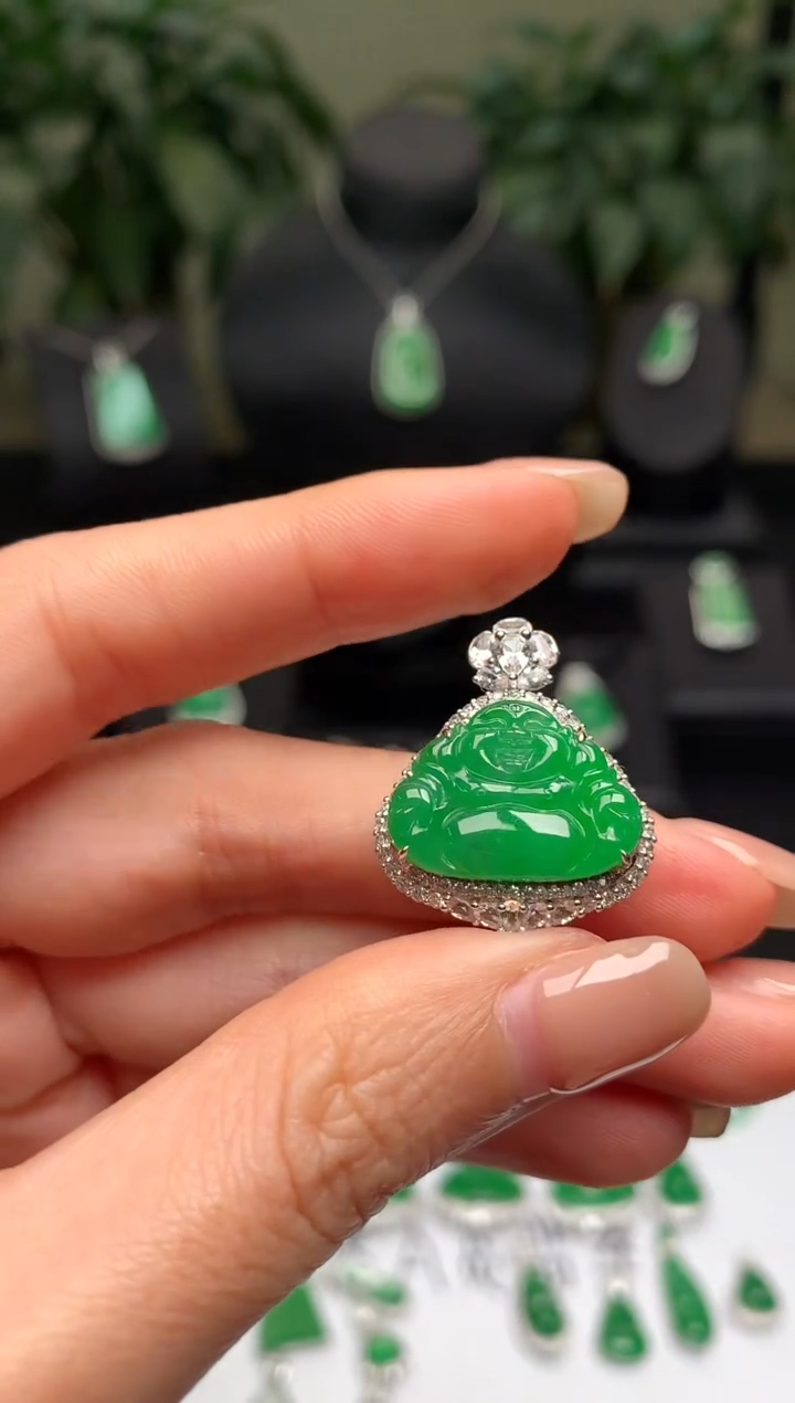 颈饰18K金镶嵌翡翠佛公