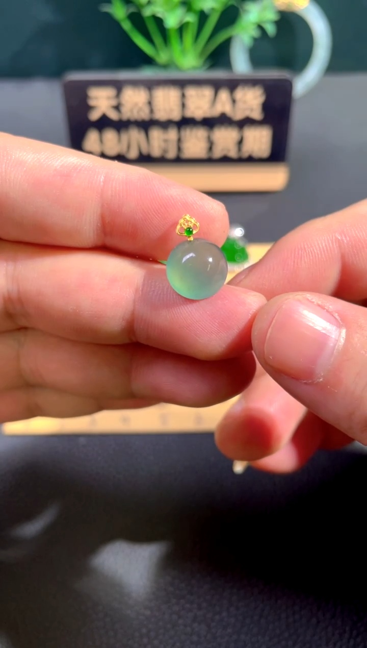颈饰18K金镶嵌翡翠翡翠