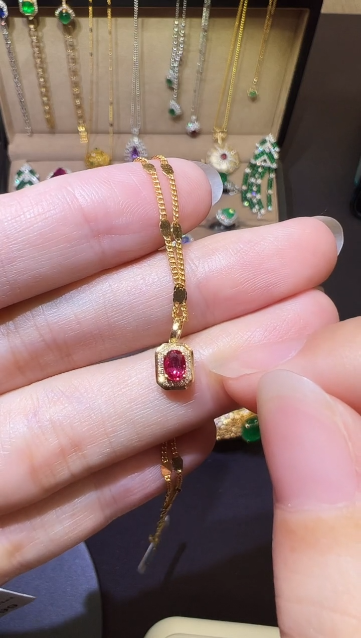 吊坠(赠链)18K金镶嵌红宝石0.28ct无烧