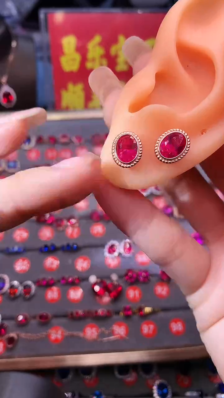 【闪购商品】红宝石耳饰银S925镶嵌1111