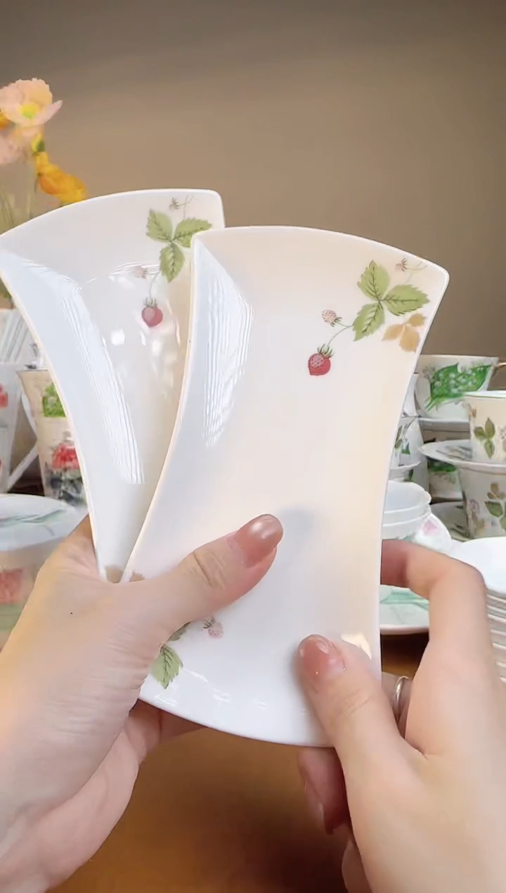 【闪购商品】莓蝴蝶结点心碟2个