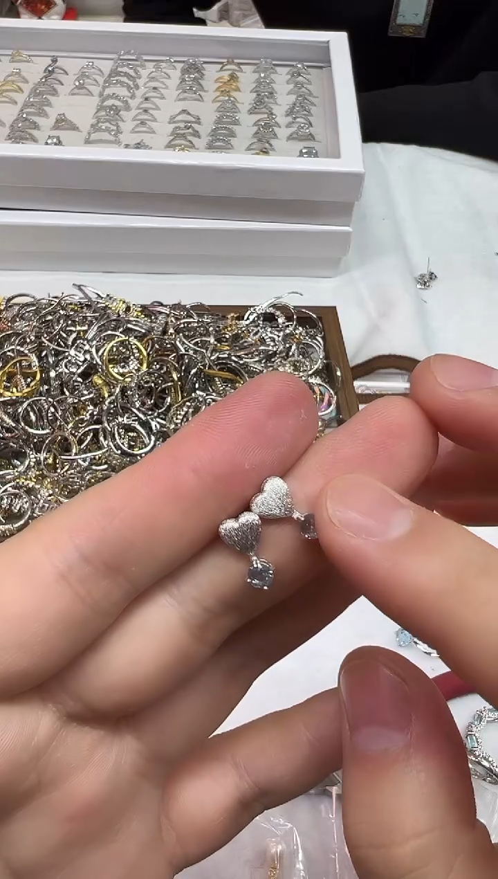 银S925镶嵌耳饰海蓝宝石1230m067多样性发其一