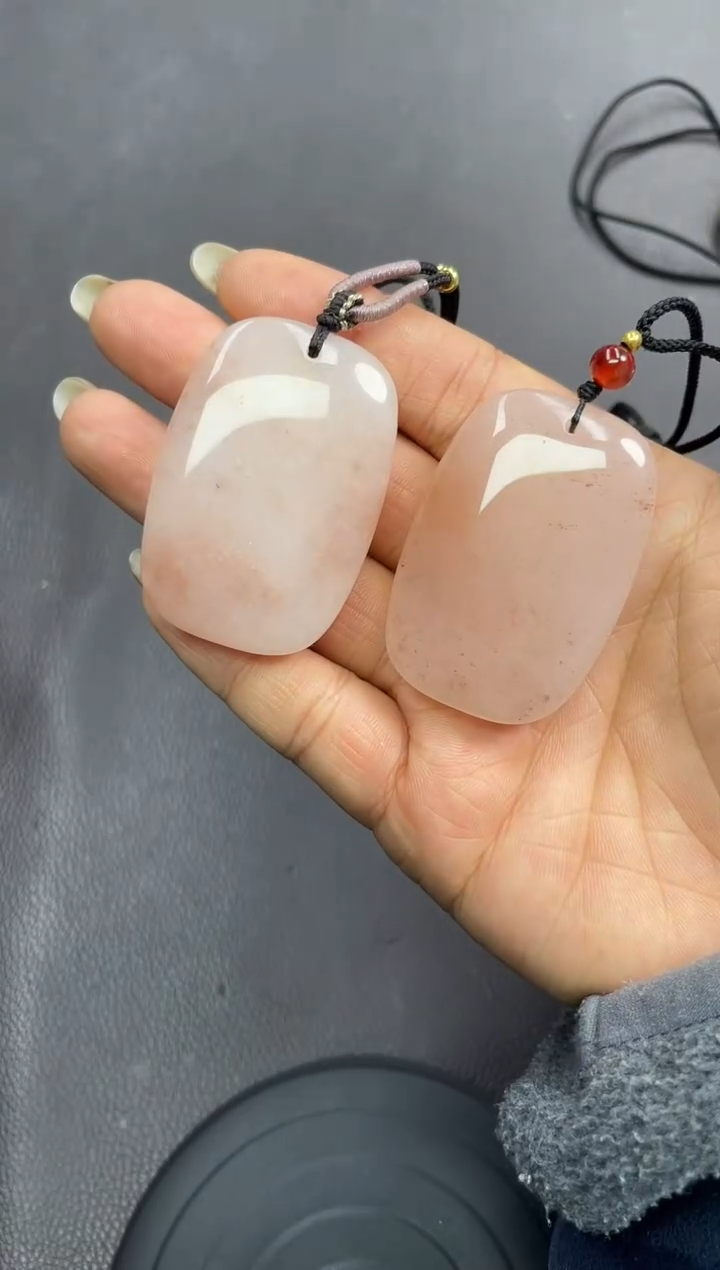 颈饰未镶嵌石英质玉（金丝玉）桃花酿无事牌多样性拍一发一