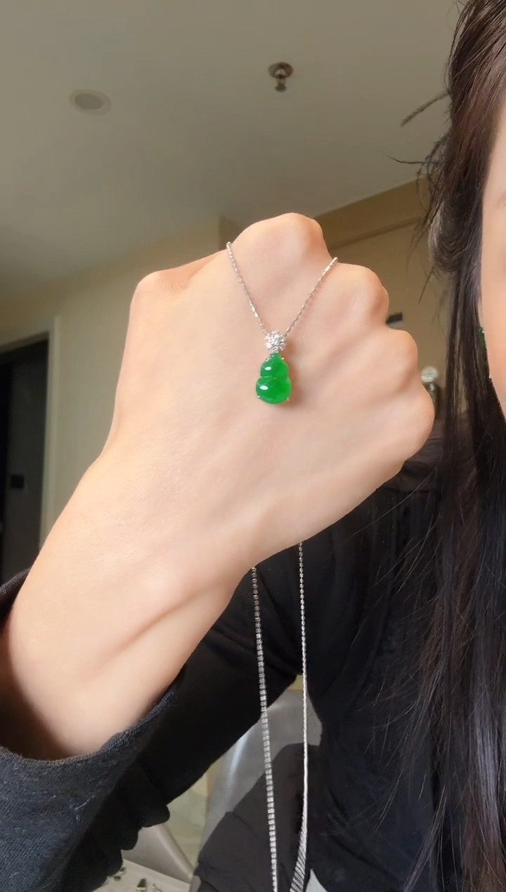 【闪购商品】翡翠吊坠(不含链)18K金镶嵌天然翡翠吊坠