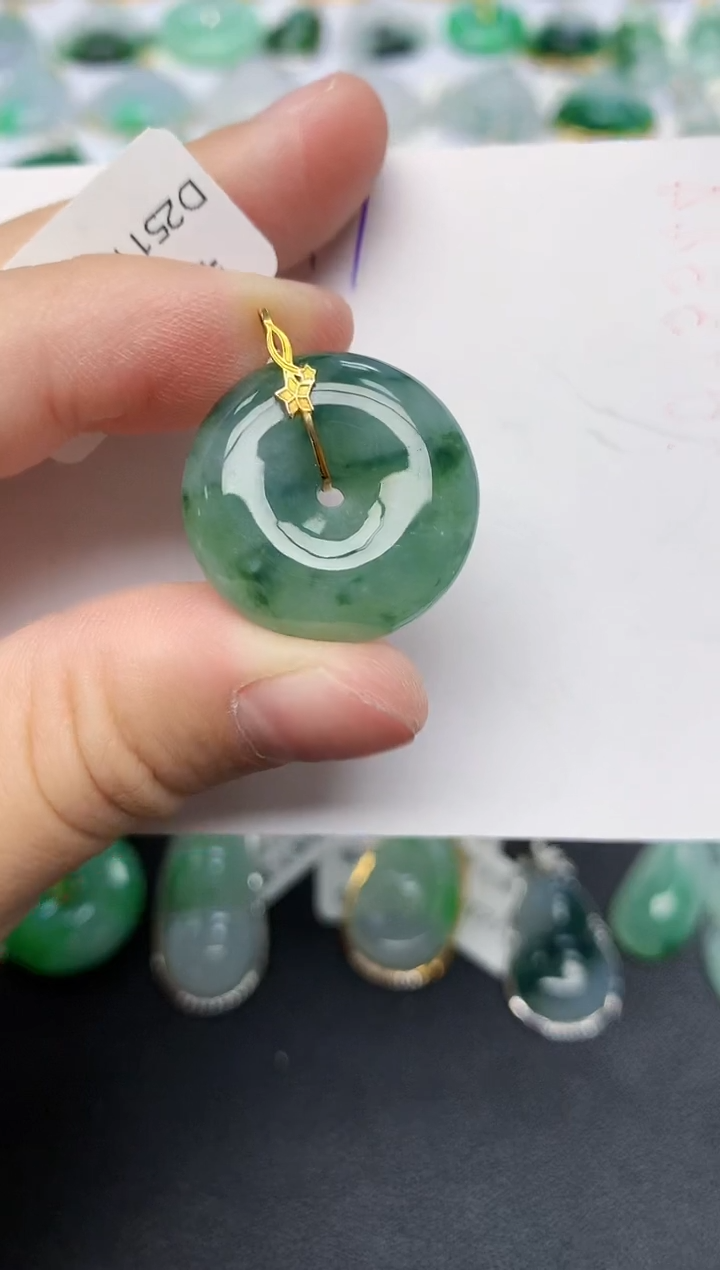 颈饰18K金镶嵌翡翠 天然缅甸A货翡翠百元以上9元证书费自理