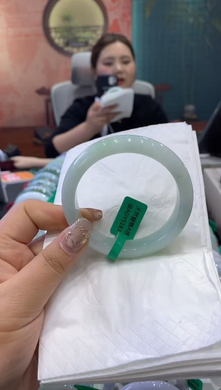 【闪购商品】翡翠手镯未镶嵌多人0012176