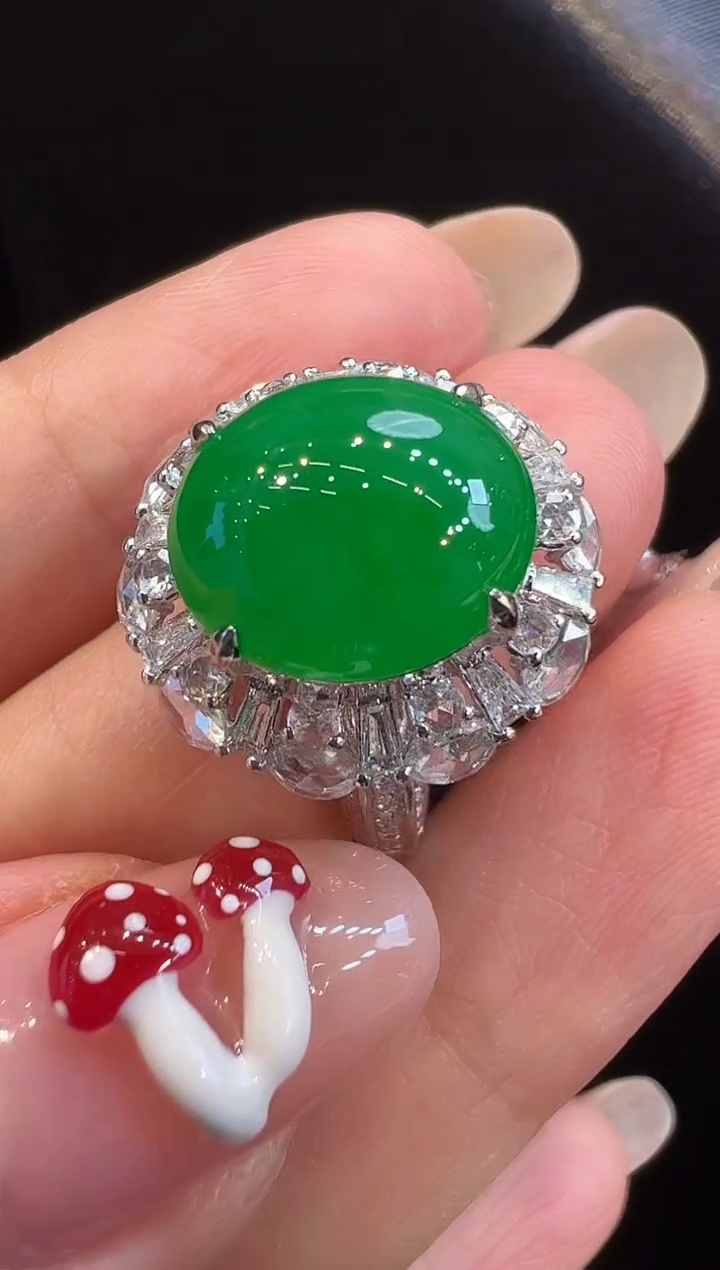 18K金镶嵌戒指翡翠?**?戒指