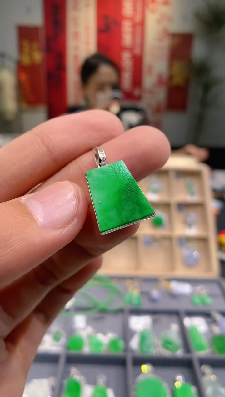 【闪购商品】翡翠吊坠(不含链)18K金镶嵌无事牌