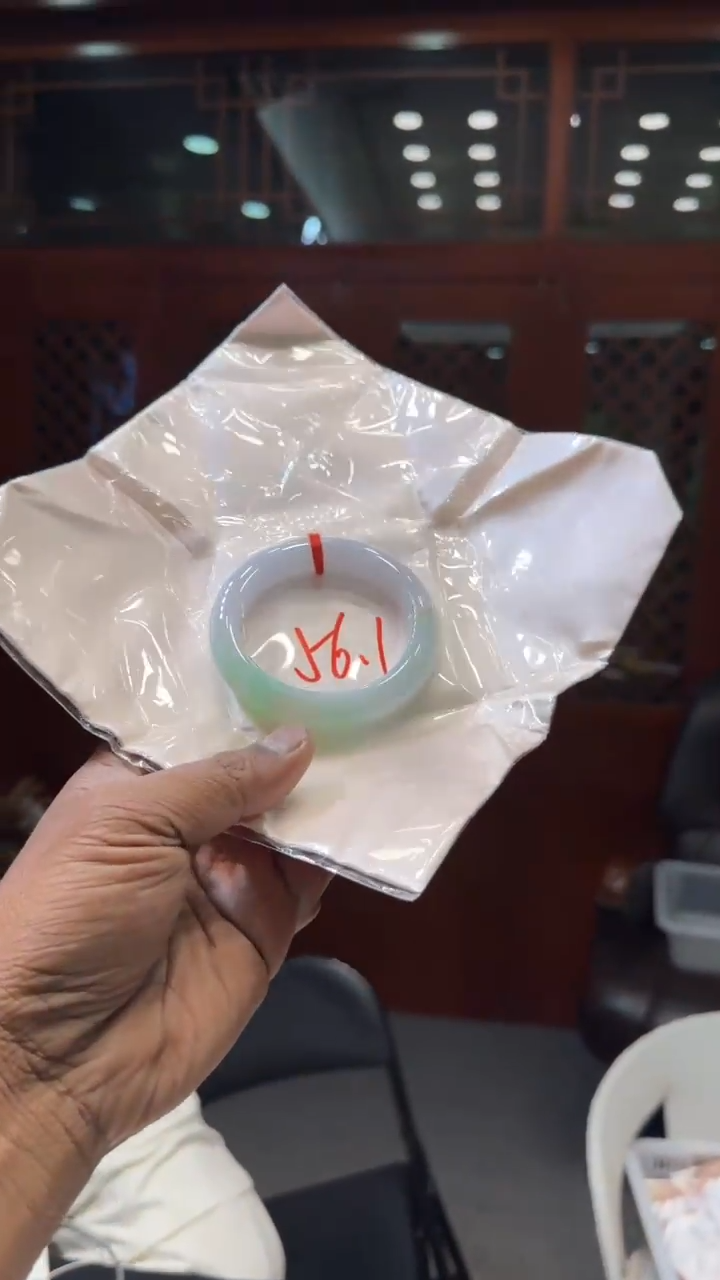 【闪购商品】翡翠手镯未镶嵌手镯