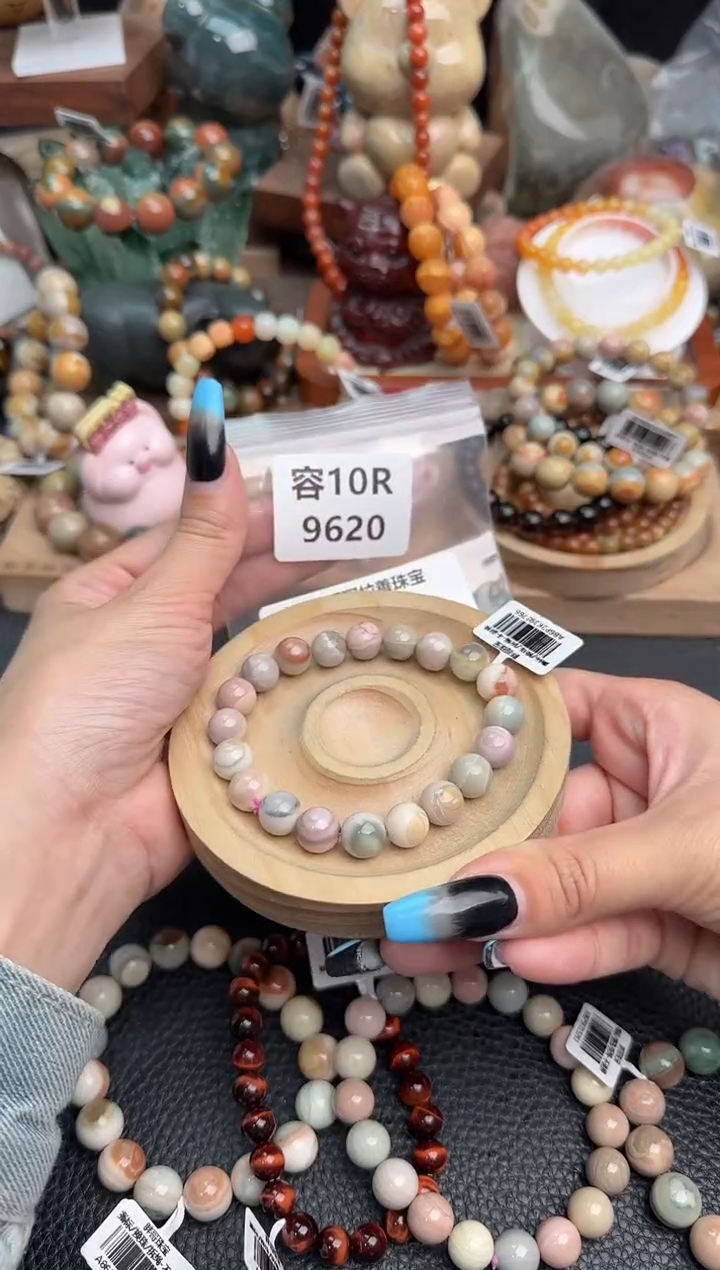 【闪购商品】石英质玉未镶嵌手链10R9620