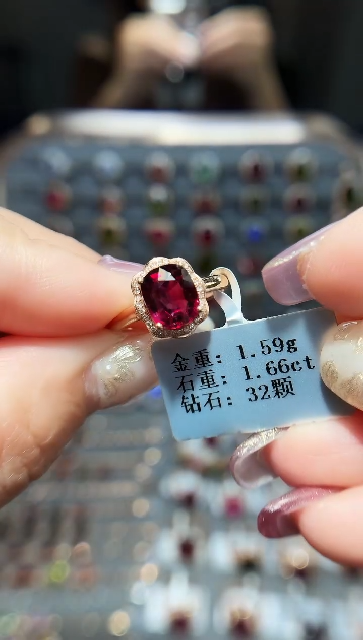 18K金镶嵌戒指碧玺1.66