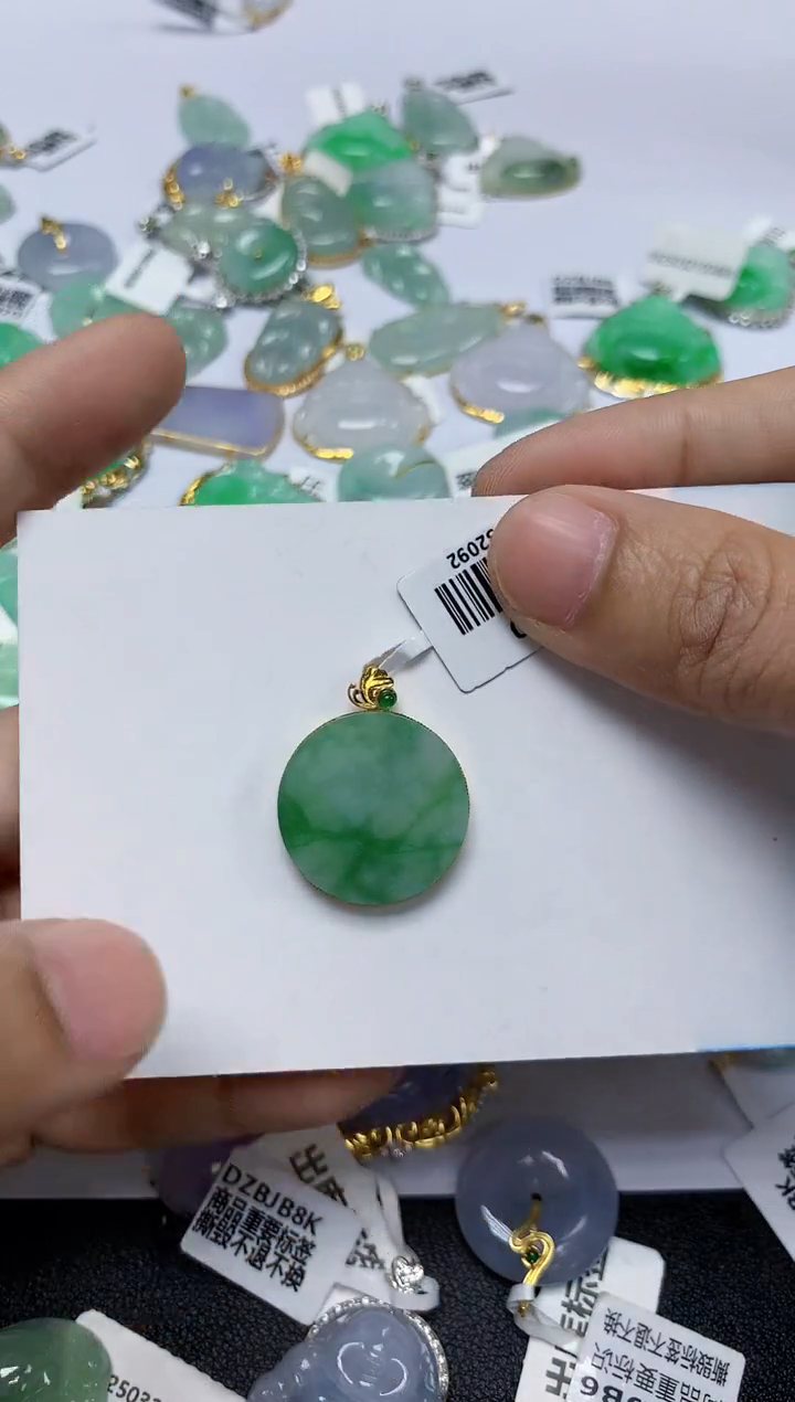 翡翠18K金镶嵌颈饰天然缅甸翡翠A货