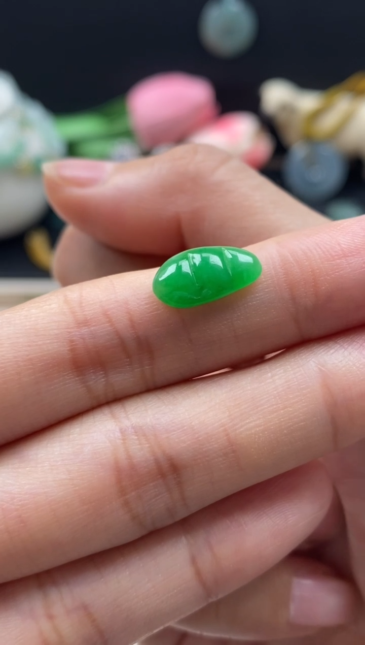 【闪购商品】翡翠颈饰未镶嵌翡翠阳绿福豆