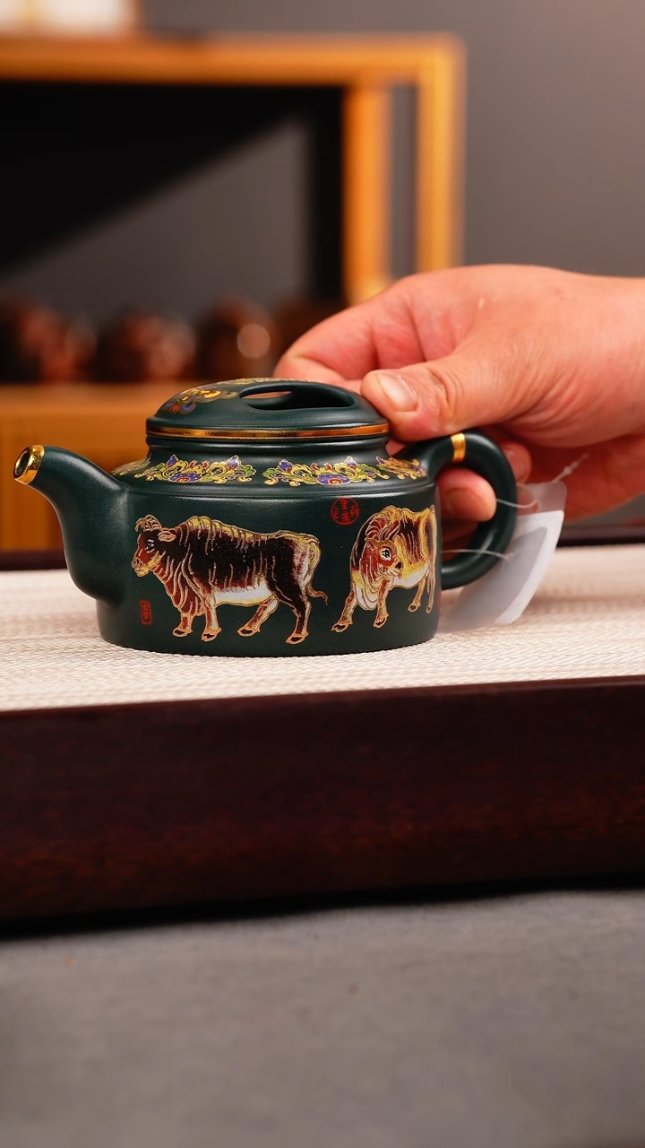 茶杯紫砂苏门答腊青 牛盖德钟 五牛珐琅彩