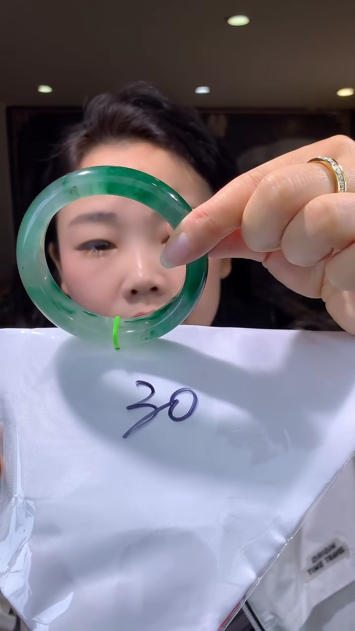 【闪购商品】石英质玉手镯未镶嵌拍一发一