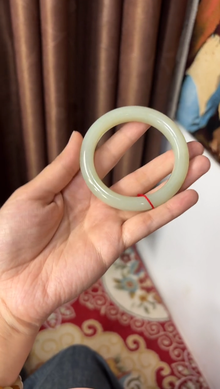 【闪购商品】和田玉手镯未镶嵌且末微色差近矿55