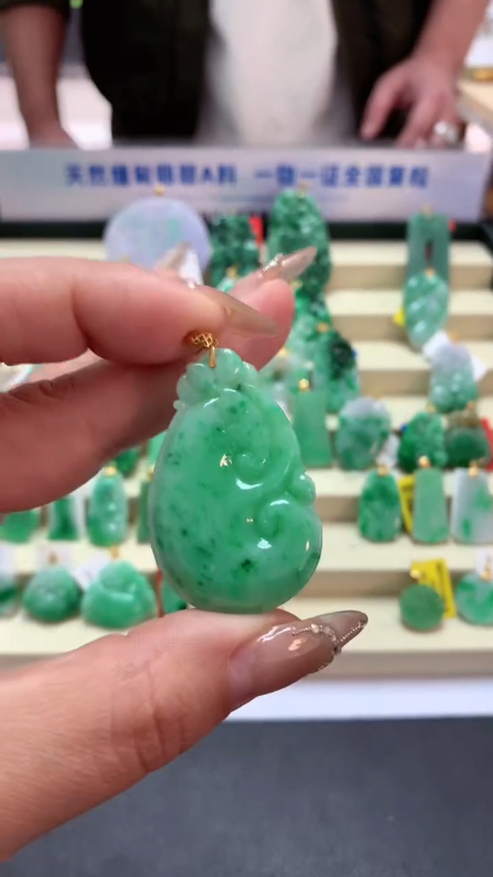 【闪购商品】翡翠吊坠(不含链)18K金镶嵌挂件