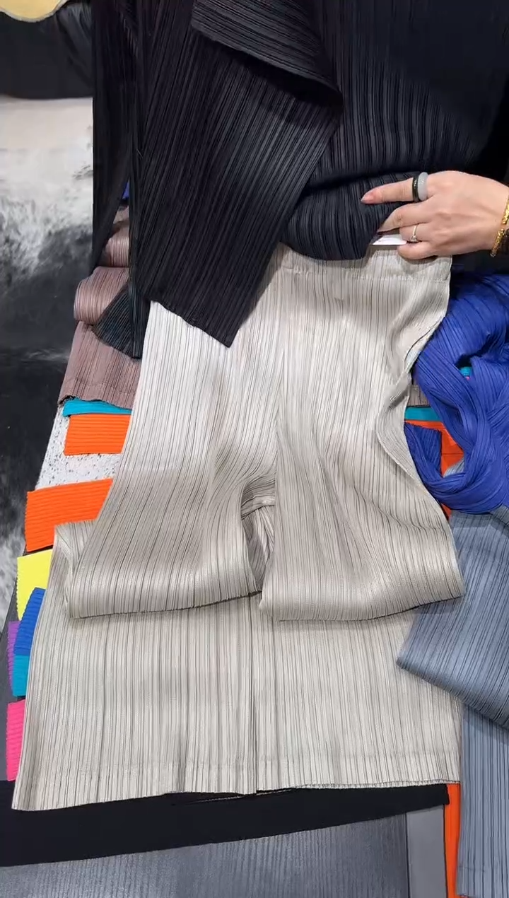 冷**甜3094燕麦色裤子