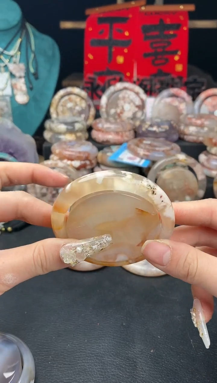 【闪购商品】石英质玉手镯（圆镯）未镶嵌54