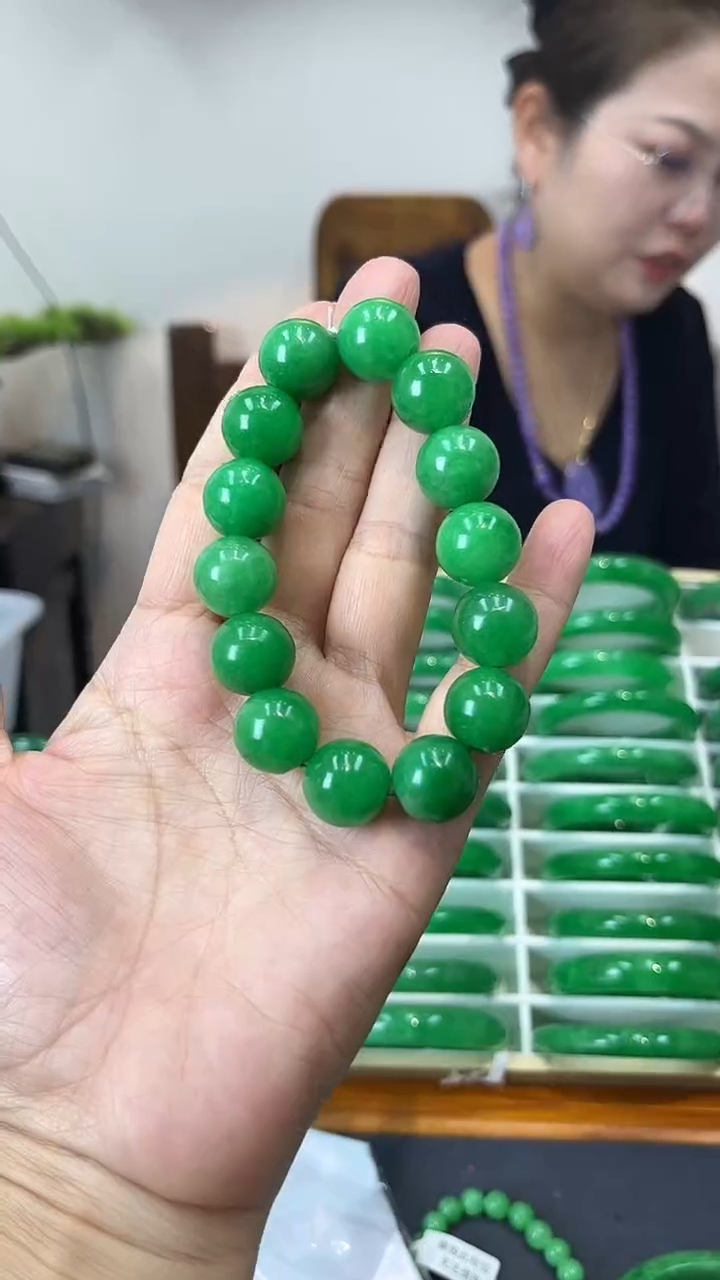 【闪购商品】砖雕闪21 辣阳绿手串15mm