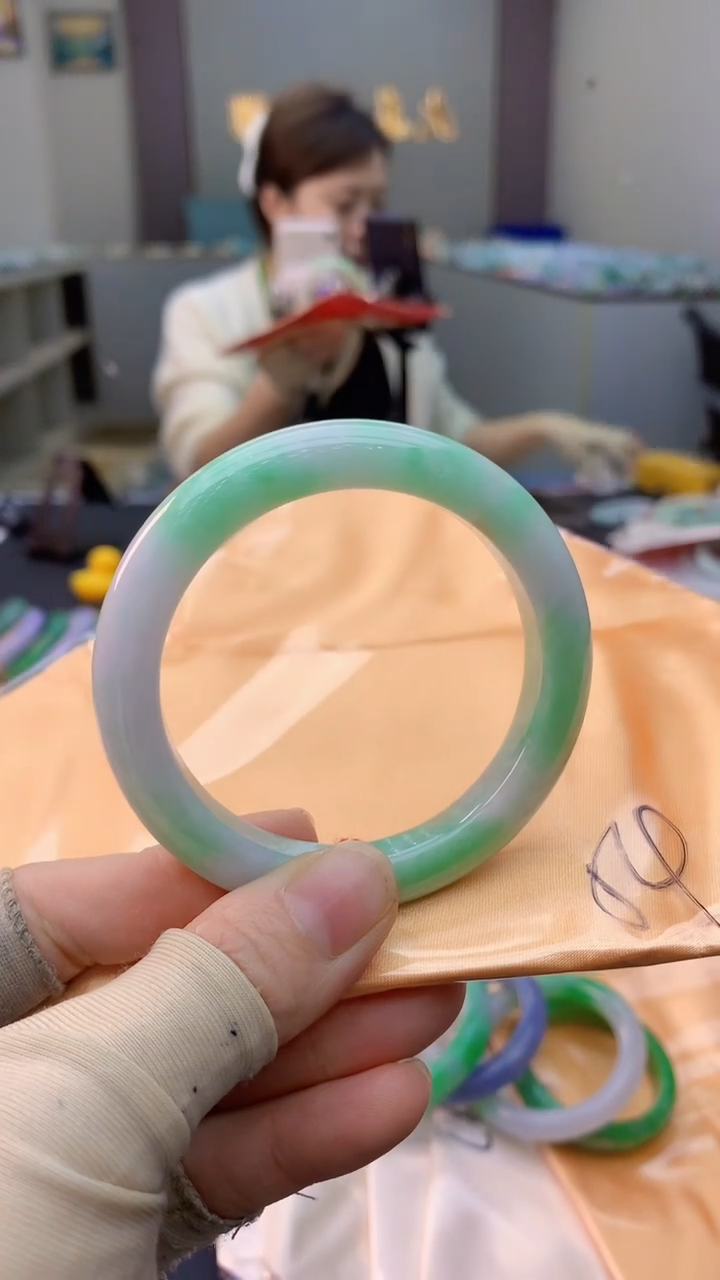 未镶嵌手镯翡翠1020951251