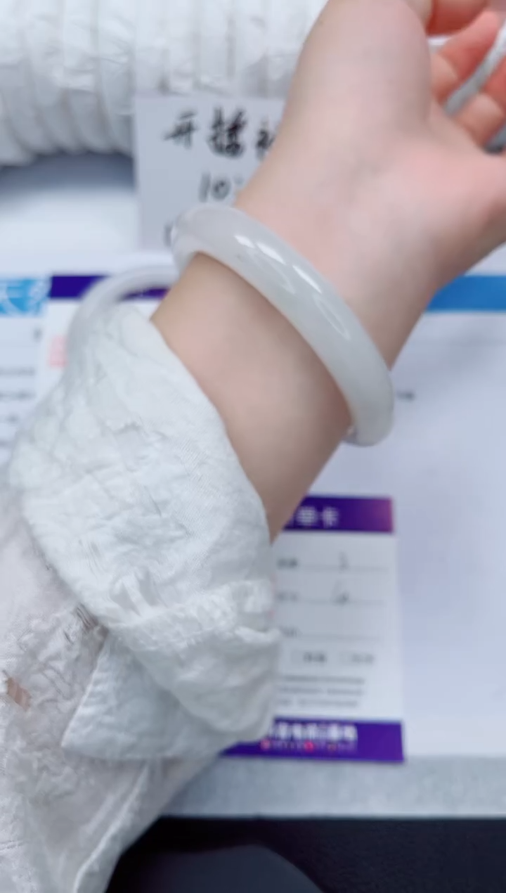 石英质玉手镯未镶嵌3-60/61