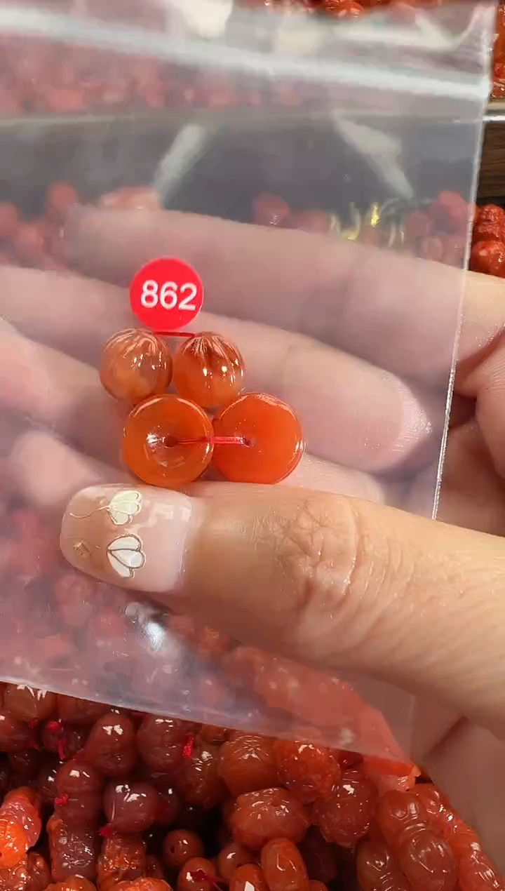 颈饰未镶嵌南红玛瑙1