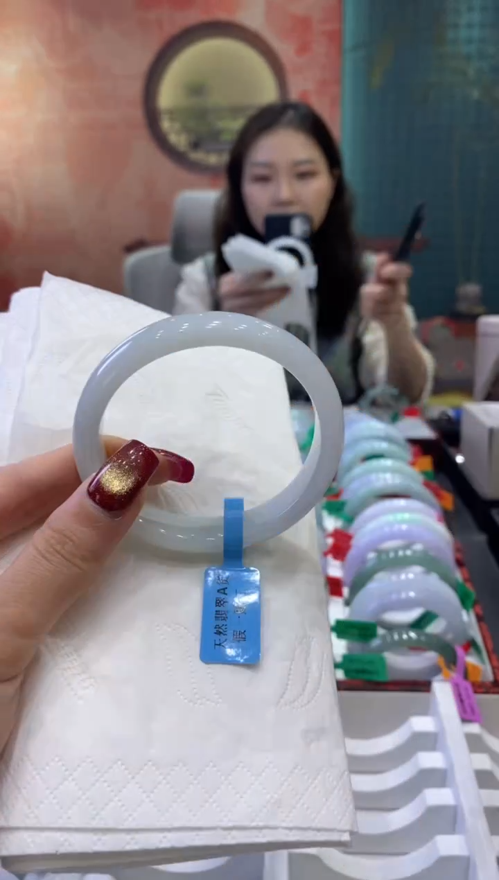 【闪购商品】翡翠手镯未镶嵌多人01978